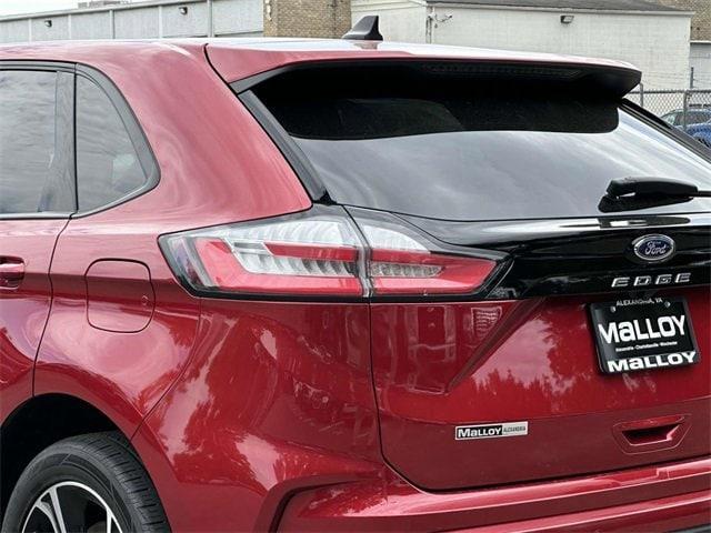 Photo of 2024 Rapid Red Metallic Tinted Clearcoat Ford Edge