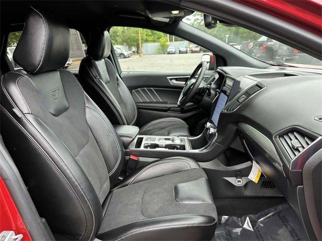 Photo of 2024 Rapid Red Metallic Tinted Clearcoat Ford Edge