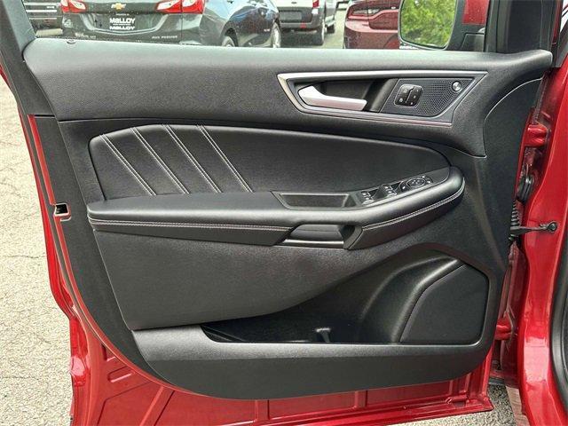 Photo of 2024 Rapid Red Metallic Tinted Clearcoat Ford Edge
