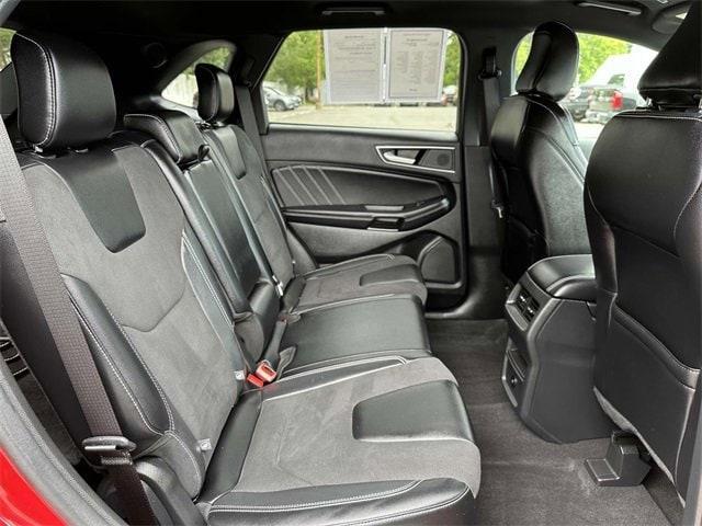 Photo of 2024 Rapid Red Metallic Tinted Clearcoat Ford Edge