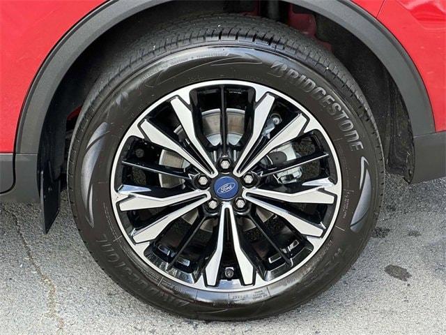 Photo of 2022 Rapid Red Metallic Tinted Clearcoat Ford Escape
