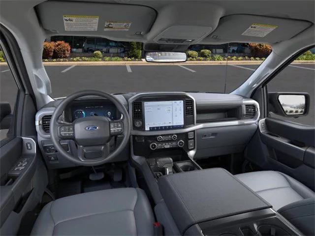 Photo of 2025 Oxford White Ford F-150 Lightning