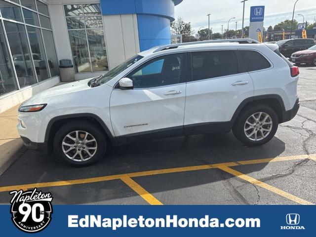 Photo of 2015 Bright White Clearcoat Jeep Cherokee