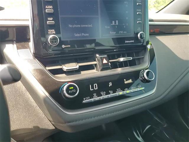 Photo of 2021 White Toyota Corolla