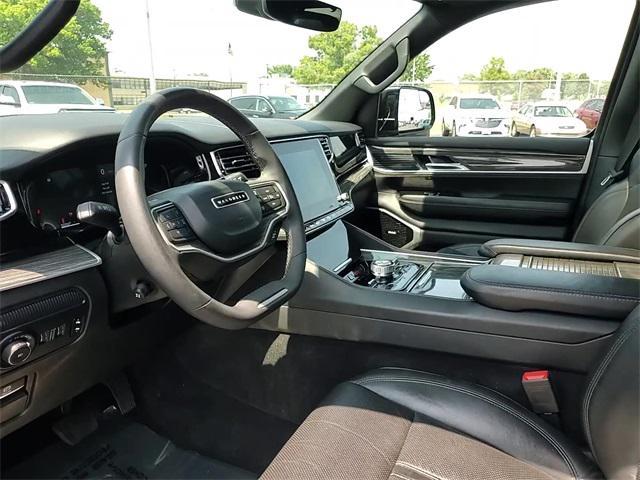 Photo of 2022 Diamond Black Crystal Pearlcoat Jeep Wagoneer