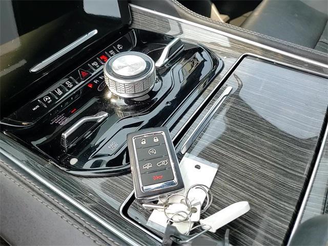 Photo of 2022 Diamond Black Crystal Pearlcoat Jeep Wagoneer