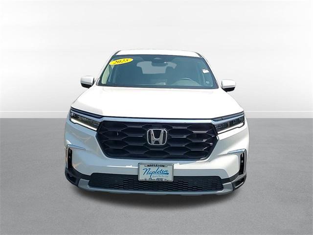 Photo of 2025 Platinum White Pearl Honda Pilot