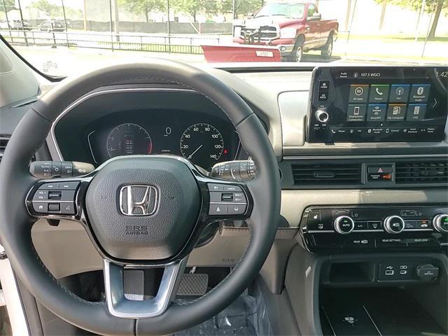 Photo of 2025 Platinum White Pearl Honda Pilot