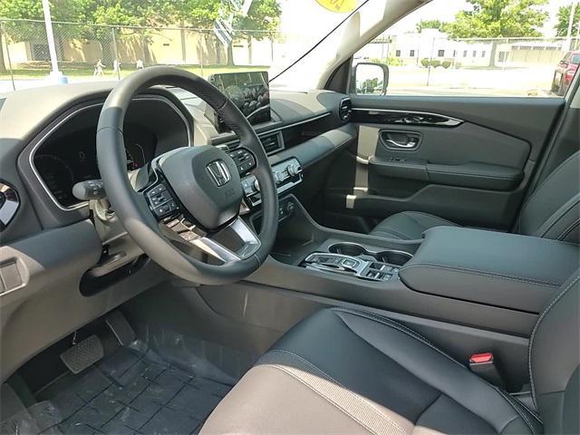 Photo of 2025 Platinum White Pearl Honda Pilot