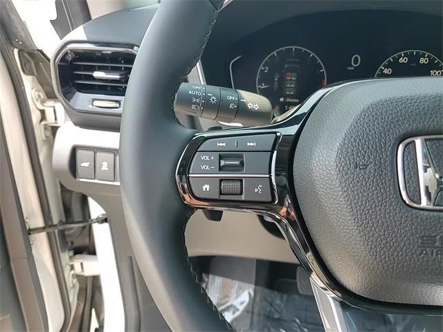 Photo of 2025 Platinum White Pearl Honda Pilot