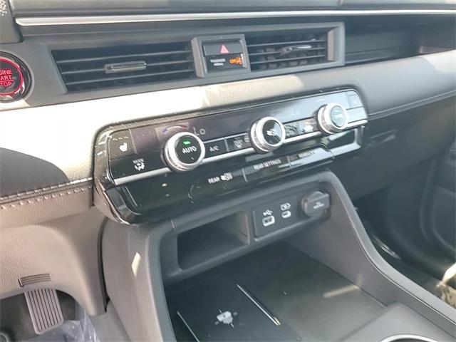 Photo of 2025 Platinum White Pearl Honda Pilot
