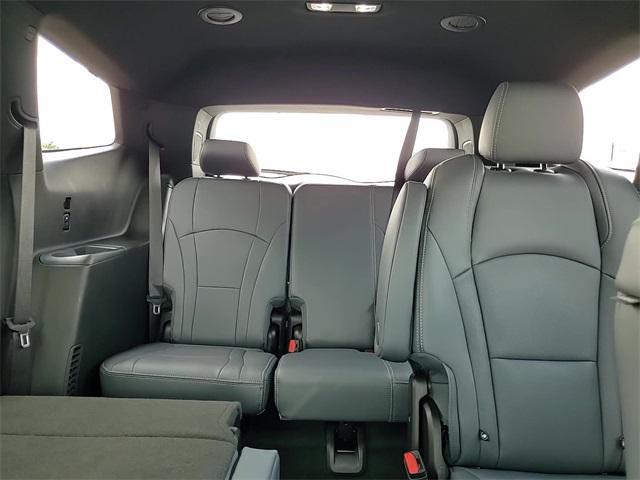 Photo of 2024 Summit White Buick Enclave