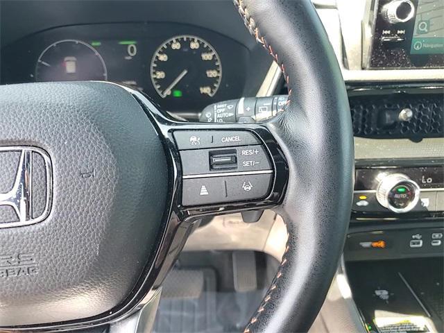 Photo of 2025 Platinum White Pearl Honda CR-V Hybrid