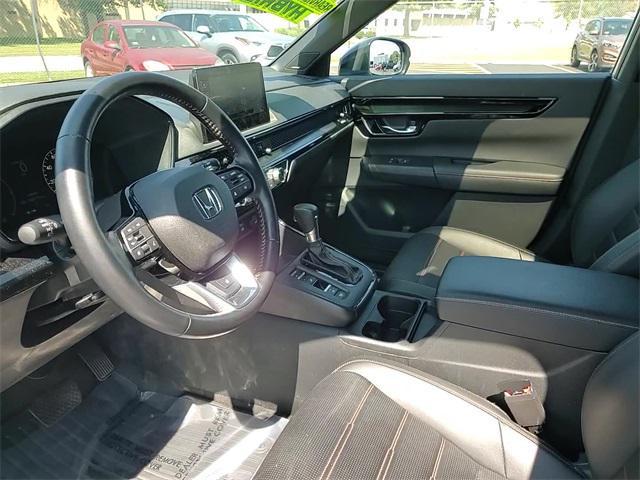 Photo of 2025 Platinum White Pearl Honda CR-V Hybrid