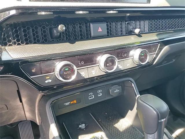 Photo of 2025 Platinum White Pearl Honda CR-V Hybrid