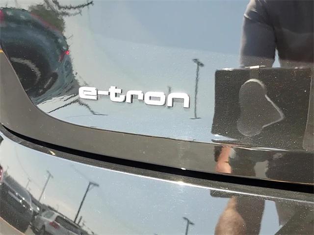 Photo of 2021 Black Metallic Audi e-tron Sportback