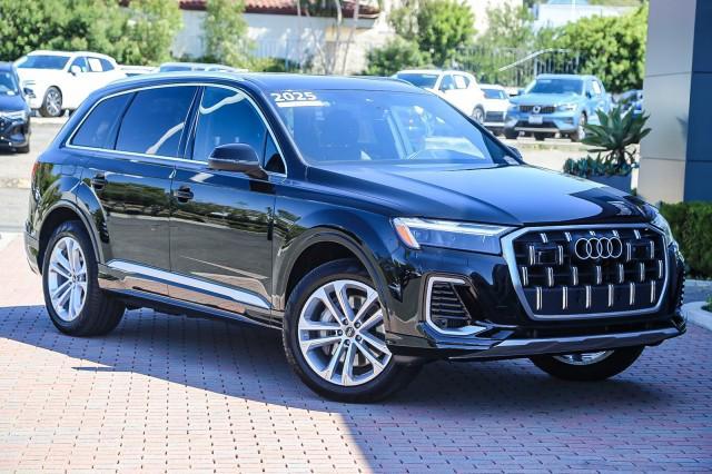 Photo of 2025 MYTHOS BLACK Audi Q7