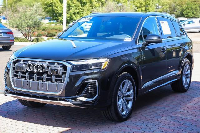 Photo of 2025 MYTHOS BLACK Audi Q7