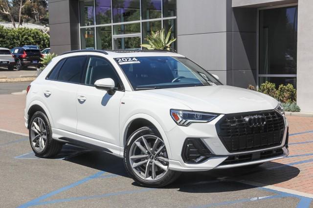 Photo of 2024 Arkona White Audi Q3