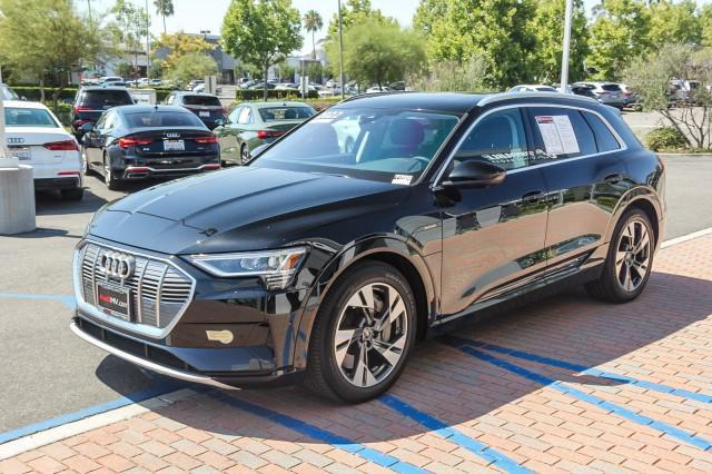 Photo of 2022 Mythos Black Metallic Audi e-tron