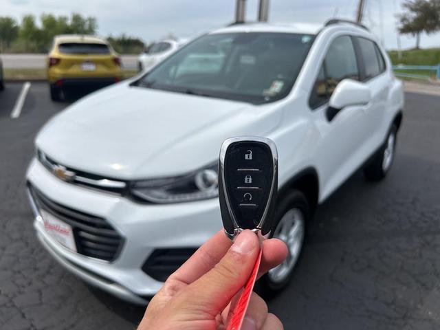 Photo of 2022 Summit White Chevrolet Trax