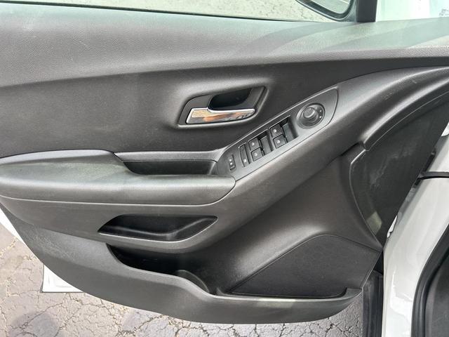 Photo of 2022 Summit White Chevrolet Trax