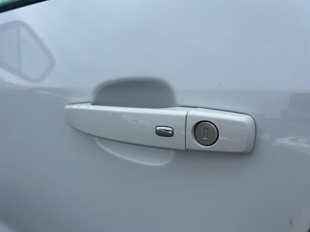 Photo of 2022 Summit White Chevrolet Trax