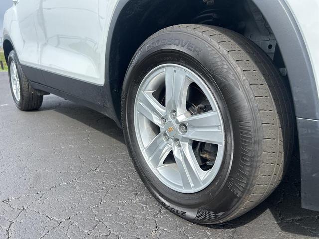 Photo of 2022 Summit White Chevrolet Trax