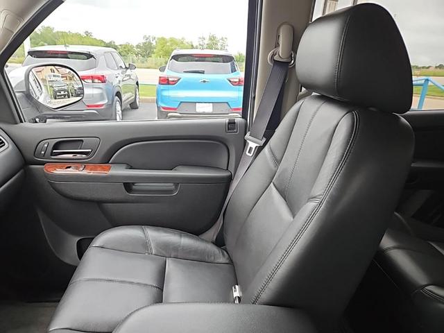 Photo of 2013 Summit White Chevrolet Tahoe