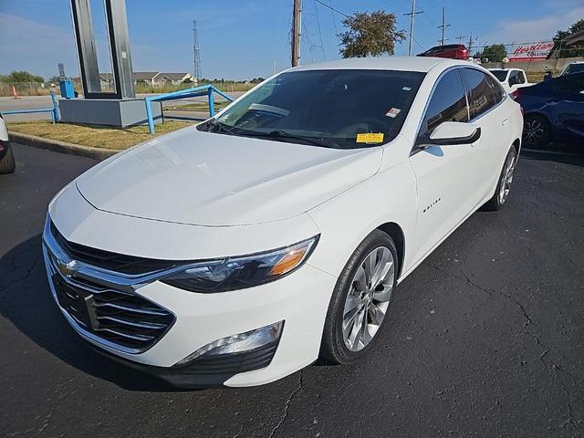 Photo of 2022 Summit White Chevrolet Malibu