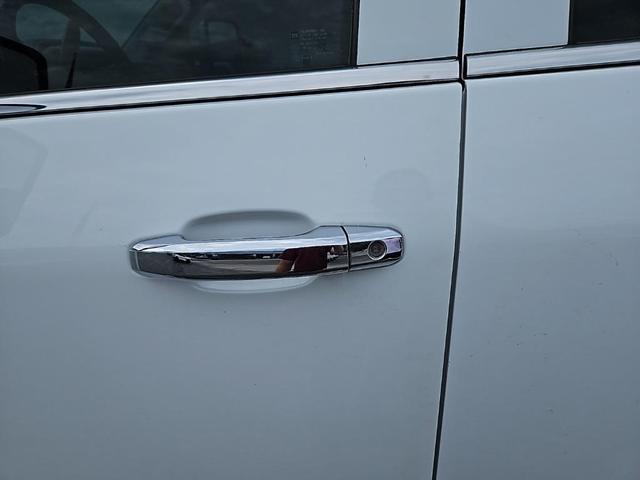 Photo of 2017 Summit White GMC Sierra 2500
