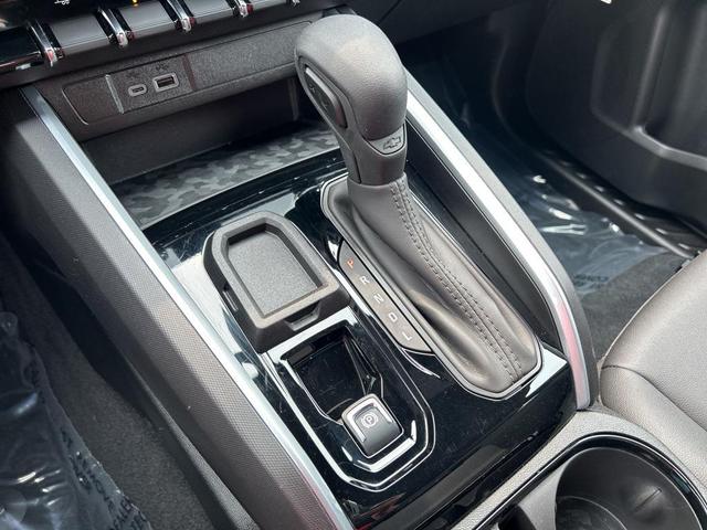 Photo of 2025 Summit White Chevrolet Colorado