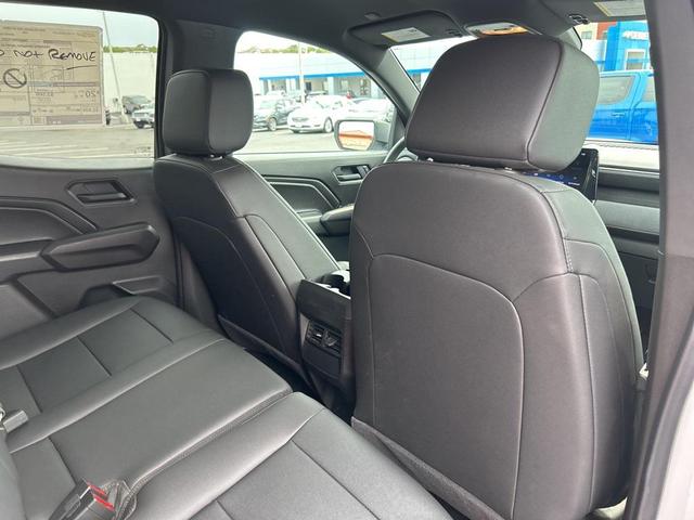 Photo of 2025 Summit White Chevrolet Colorado