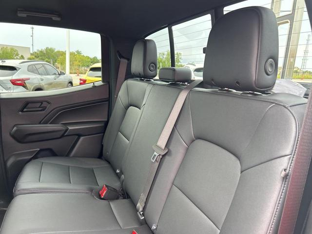 Photo of 2025 Summit White Chevrolet Colorado