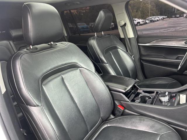 Photo of 2022 Bright White Clearcoat Jeep Grand Cherokee L