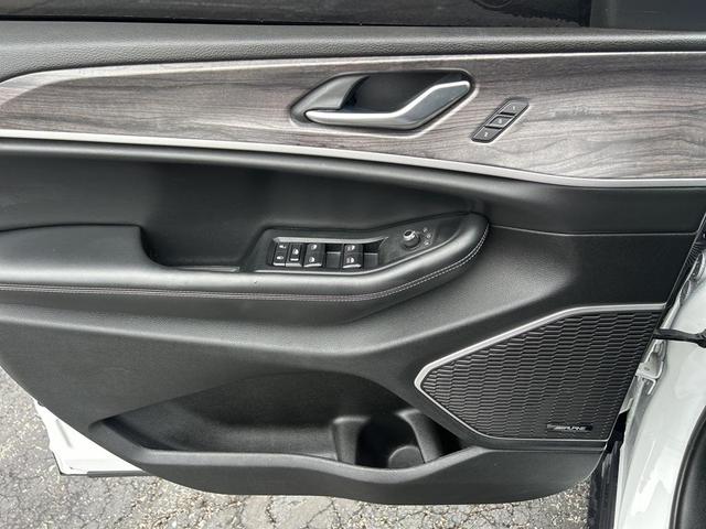Photo of 2022 Bright White Clearcoat Jeep Grand Cherokee L