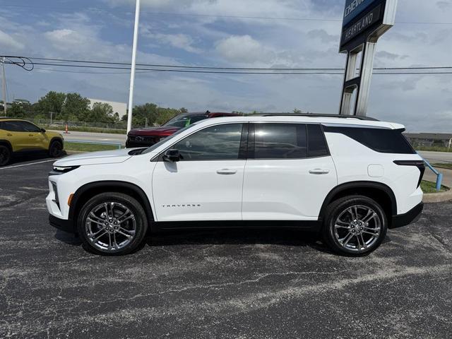 Photo of 2025 Summit White Chevrolet Traverse