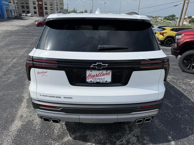 Photo of 2025 Summit White Chevrolet Traverse