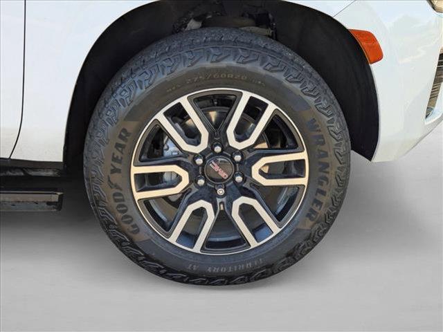 Photo of 2023 Summit White GMC Yukon
