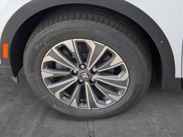Photo of 2025 Iridescent White Tricoat Buick Envision
