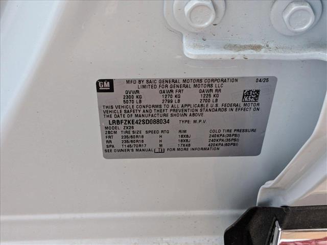 Photo of 2025 Iridescent White Tricoat Buick Envision