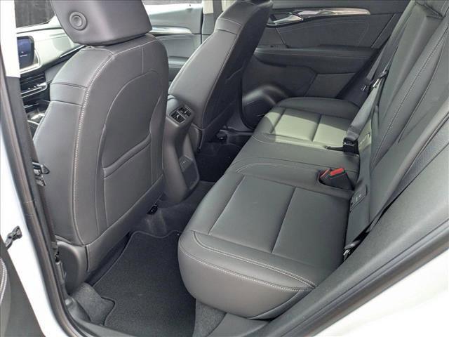 Photo of 2025 Iridescent White Tricoat Buick Envision