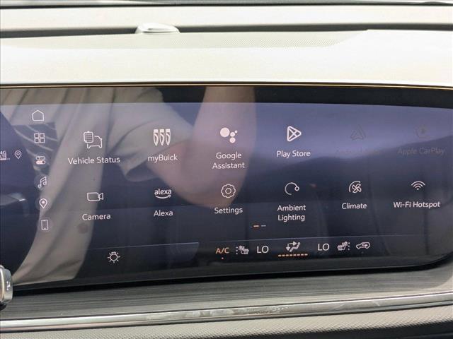 Photo of 2025 Iridescent White Tricoat Buick Envision
