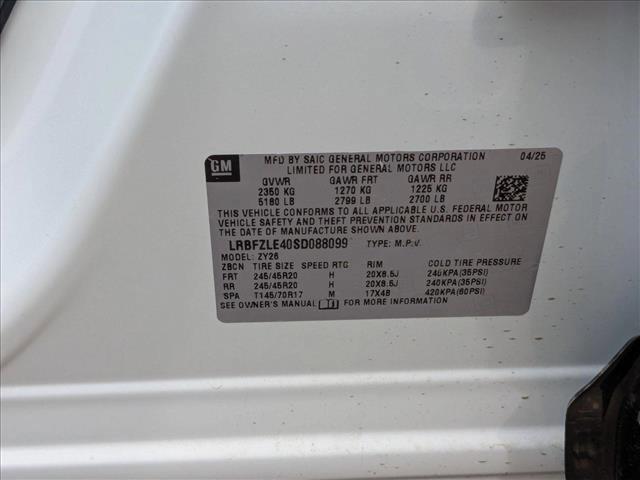 Photo of 2025 Iridescent White Tricoat Buick Envision