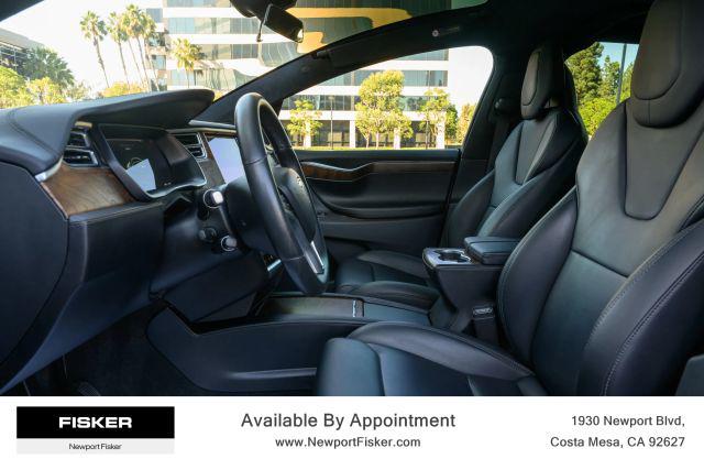 Photo of 2018 Gray Tesla Model X
