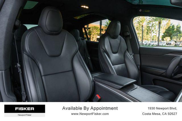 Photo of 2022 Gray Tesla Model X