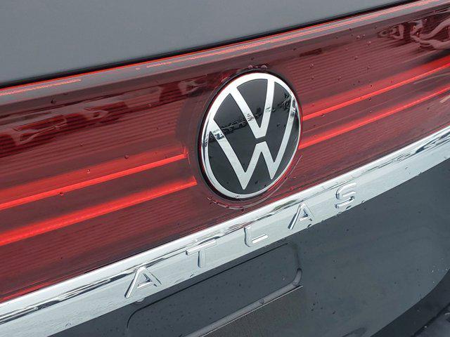 Photo of 2025 Deep Black Pearl Volkswagen Atlas