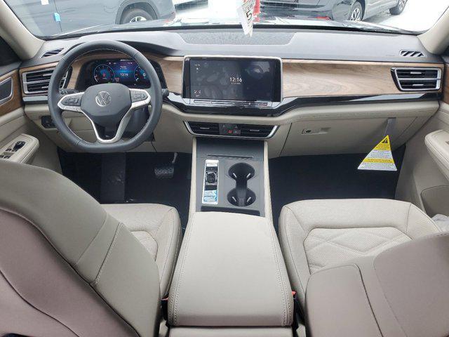 Photo of 2025 Deep Black Pearl Volkswagen Atlas