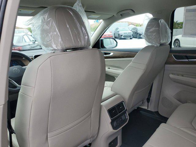 Photo of 2025 Deep Black Pearl Volkswagen Atlas