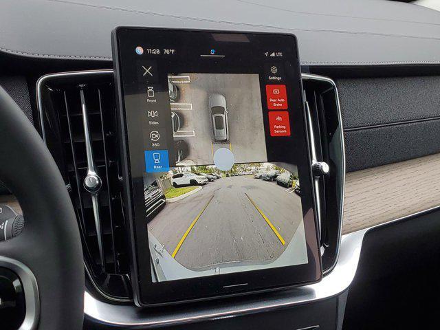 Photo of 2025 Silver Dawn Metallic Volvo XC90